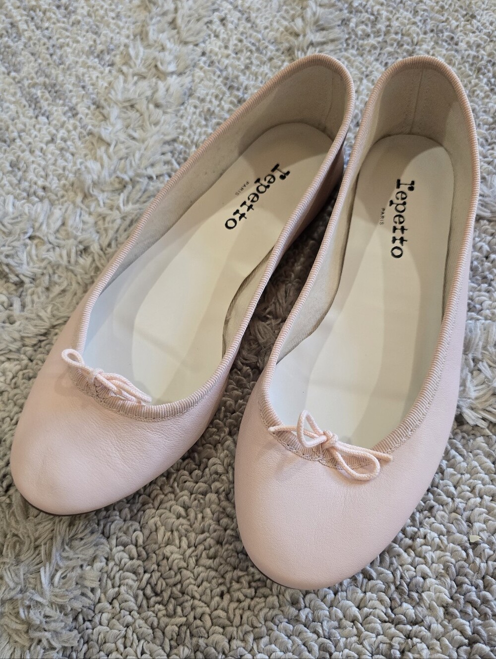 Repetto Cendrillon Leather Ballet Flats in Icon Pink Size 37 EU Size 6-6.5 US